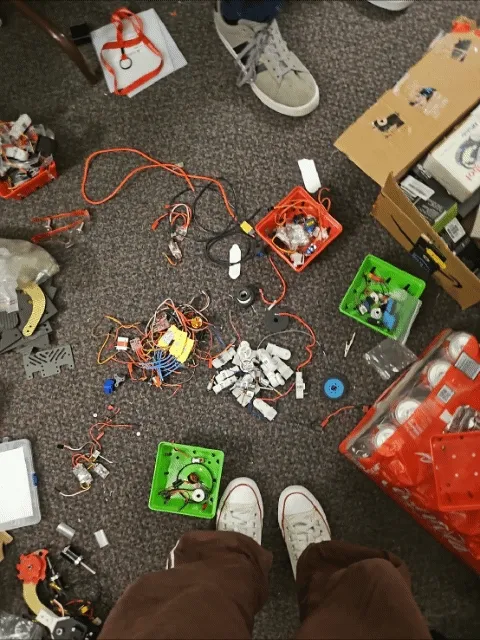 Organizing the lounge